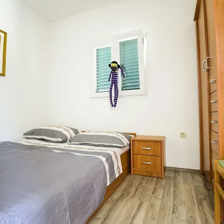 Sunny Side Apartment Grebastica